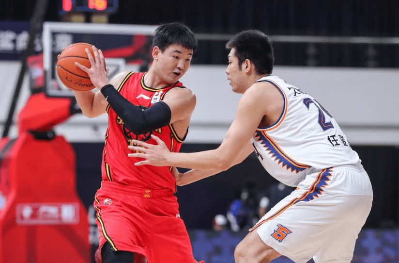 德甲今夜走向成谜，西汉姆手感冰凉，底气十足，临场指挥获称赞的简单介绍