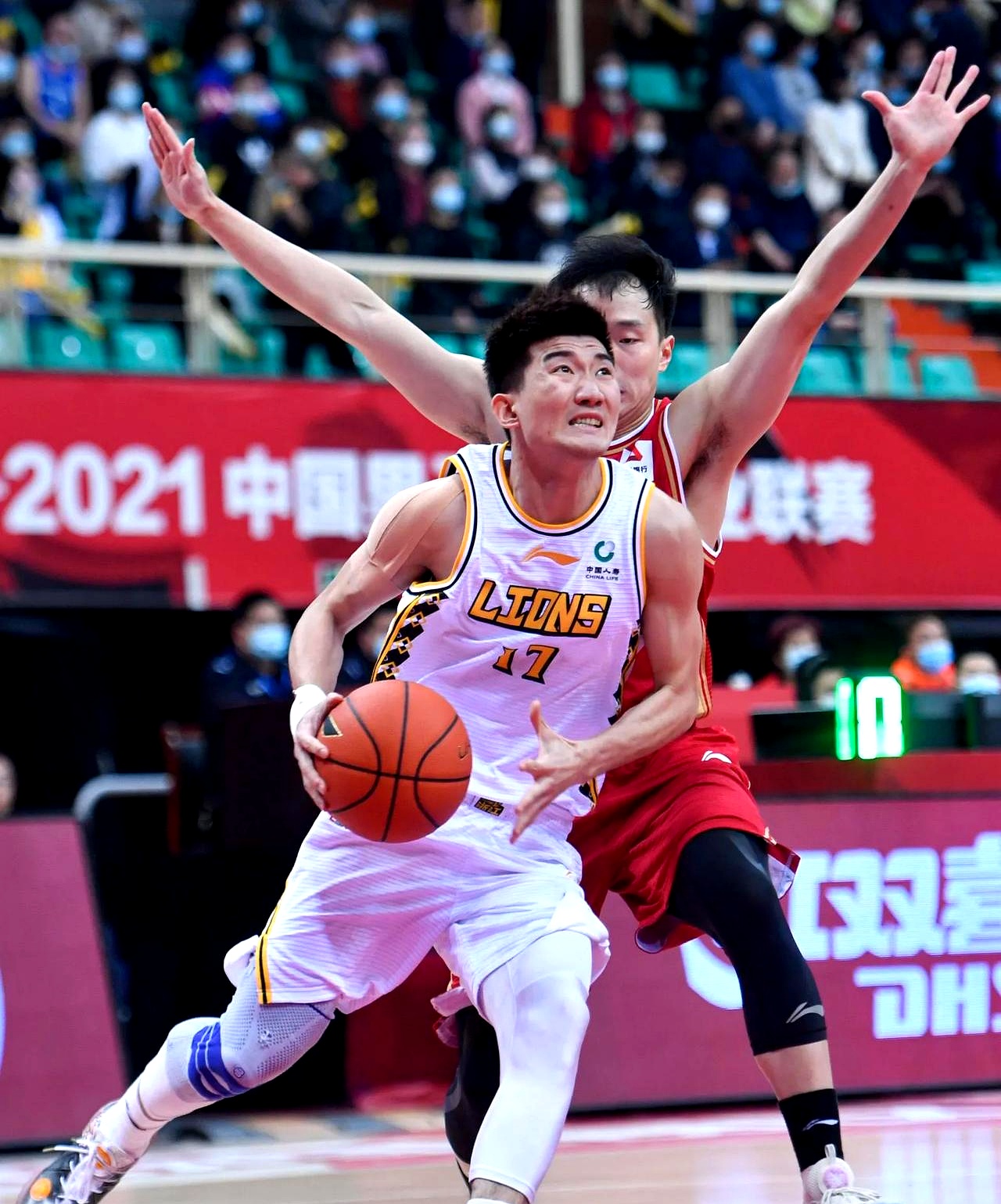 关于今晚广厦男篮备战NBA季后赛，篮板制胜细节曝光，震撼外界，训练强度明显提升的信息开云网站