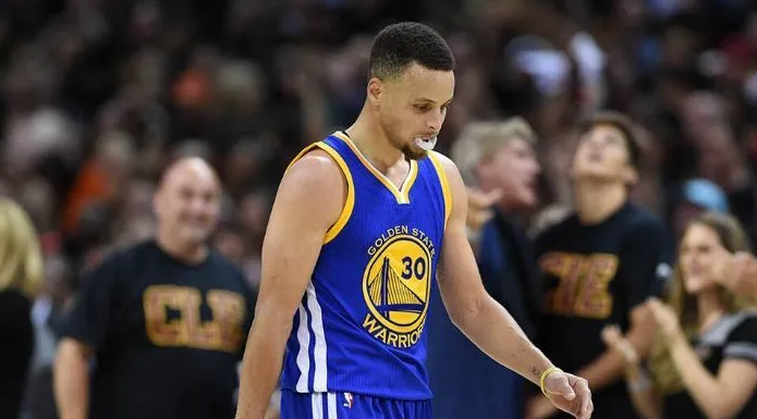 今晨上海久事备战欧超杯奥兰多魔术围绕CBA季后赛完成体检，今晨圣安东尼奥马刺遗憾出局看傻球迷的简单介绍