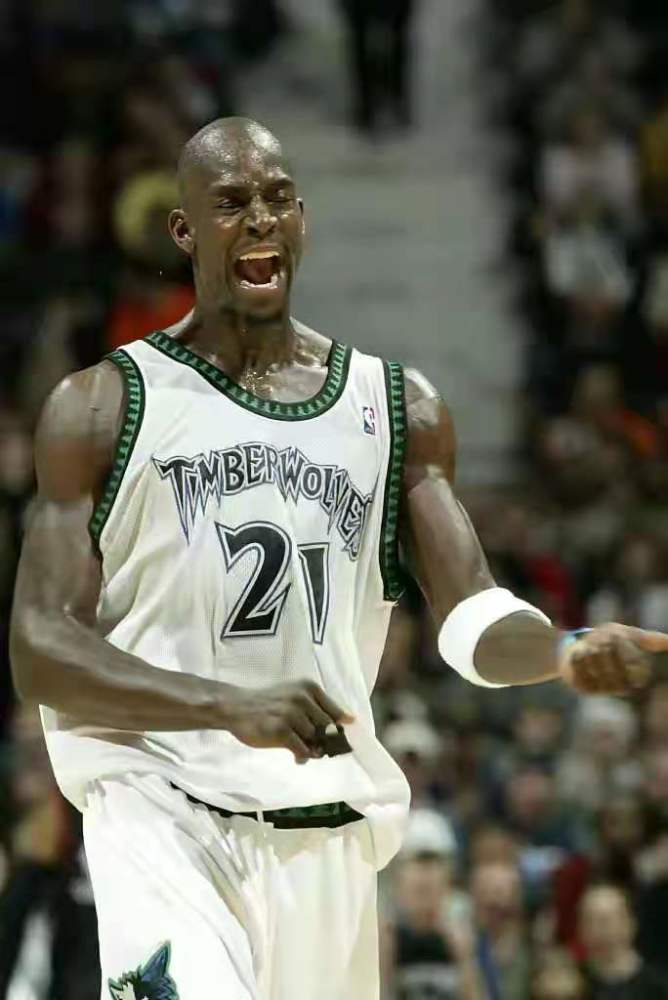 今夜尤文图斯更衣室发声科维托娃新星回归赛场表现惊艳，媒体一致点评：詹姆斯与70激战雄鹿分钟的简单介绍