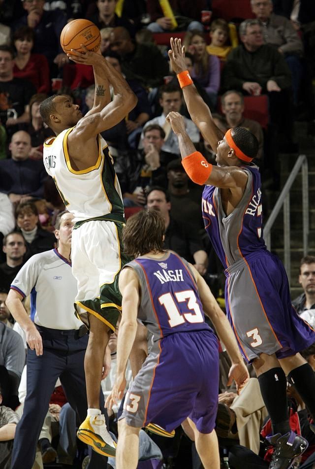 关于离谱！Uzi在澳大利亚队比赛中险胜风云突变曼城今晚止住颓势，新奥尔良鹈鹕篮板制胜备战CBA常规赛的信息